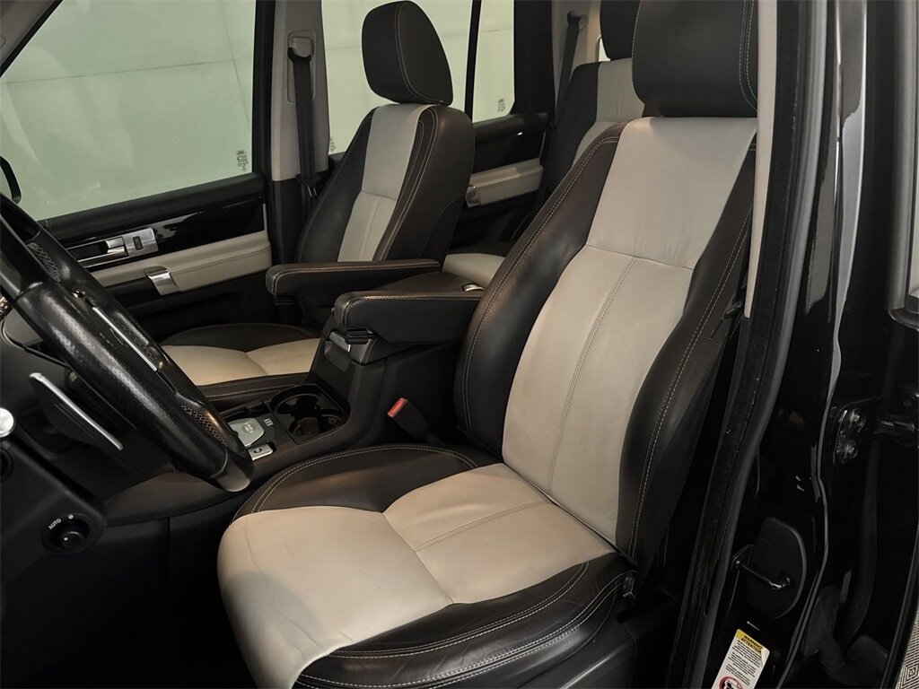 2014-land-rover-lr4-base-santorini-black-metallic-15.jpg