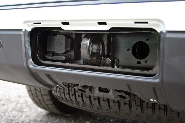 2015-land-rover-lr4---dri-20_600x0w.jpg