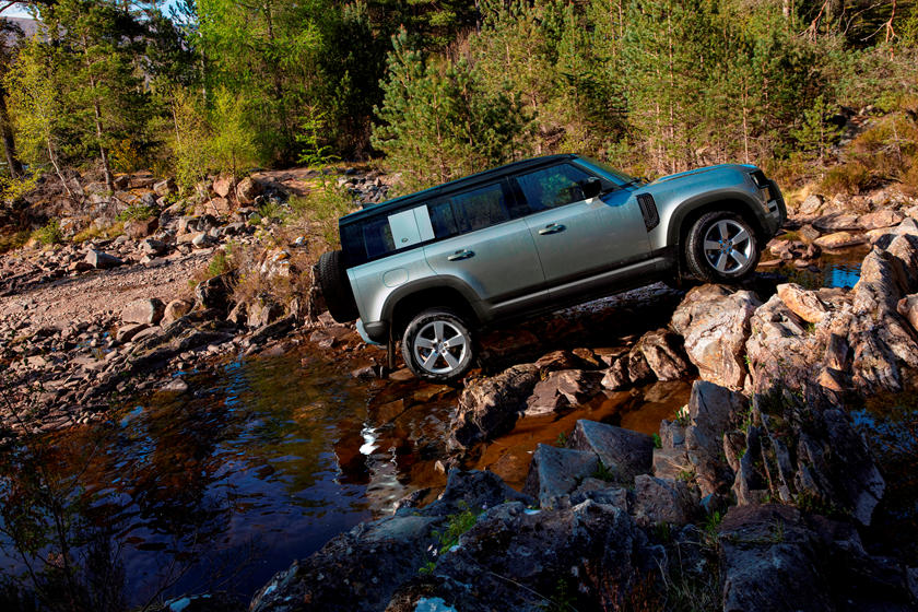 2020-land-rover-defender-carbuzz-627536-840x560.jpg