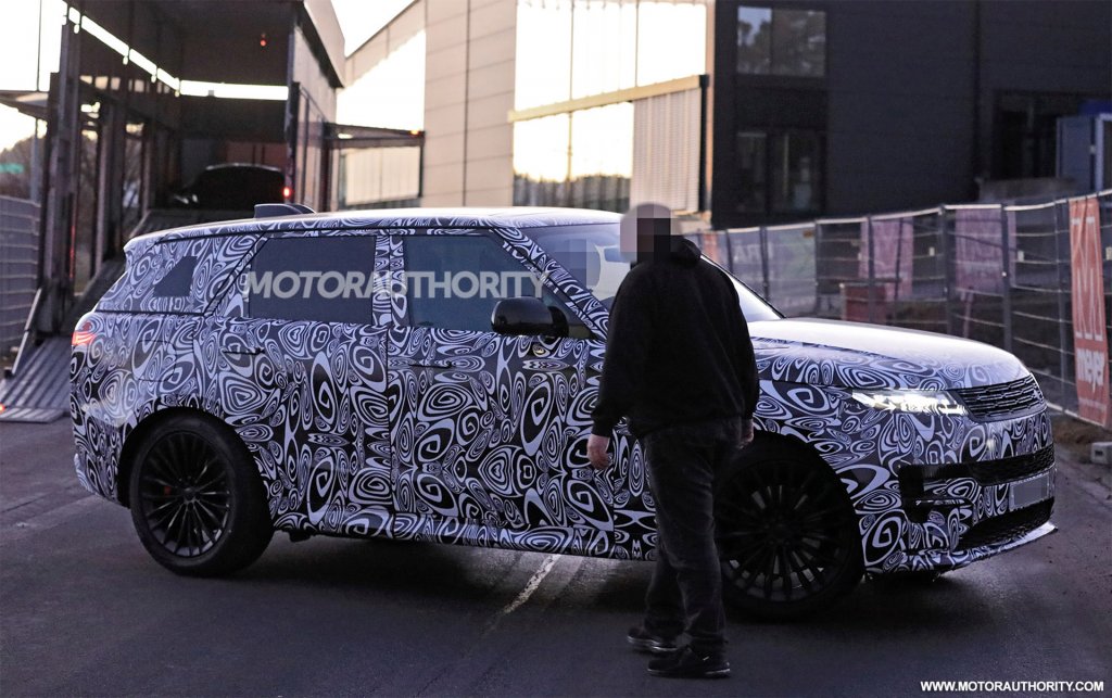 2024-land-rover-range-rover-sport-spy-shots-04.jpg