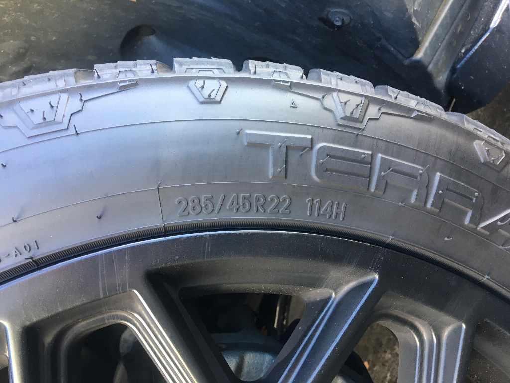 28545R22%20114H.jpg