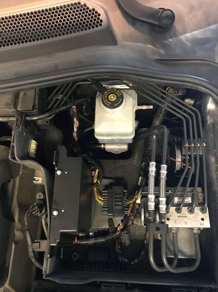2nd battery bay 2012 lr4 - inside before.jpg