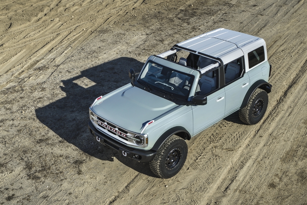 BRONCO_4_DOOR_ACC_0078_C3_v1_current.jpg