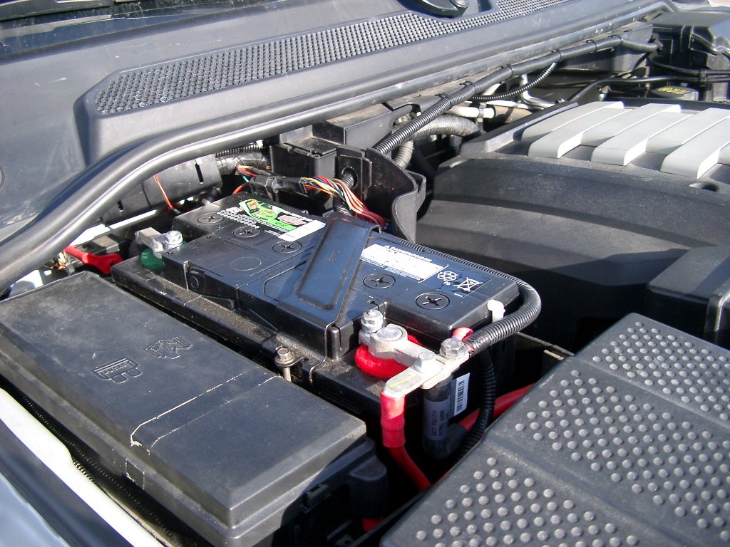Cranking Battery with cover off.jpg
