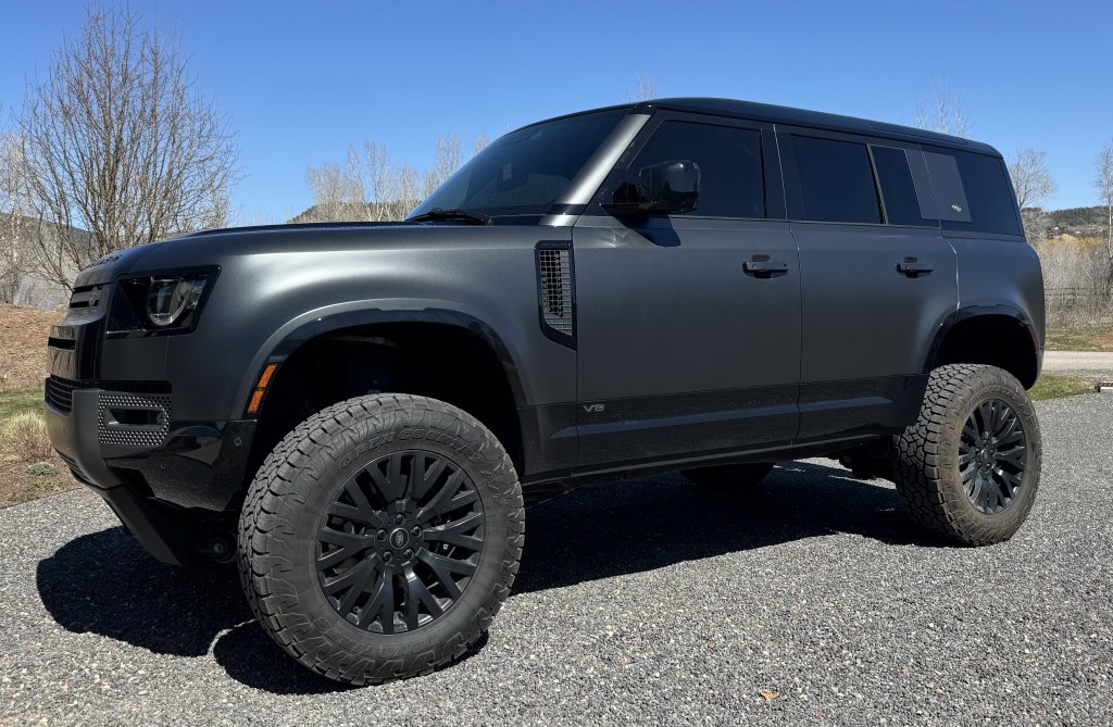 Defender with 4 inch sub lift johnson rods in front to level.jpeg