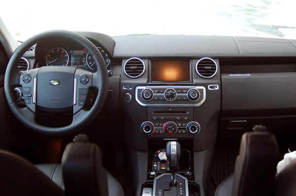 irekicker.blogspot.com2011-land-rover-lr4-interior.jpg