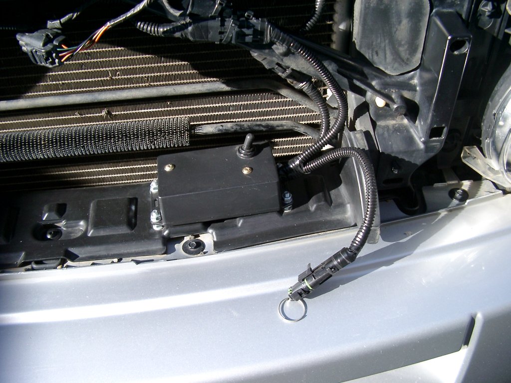 LR3 Battery Charger switch box and connector.jpg