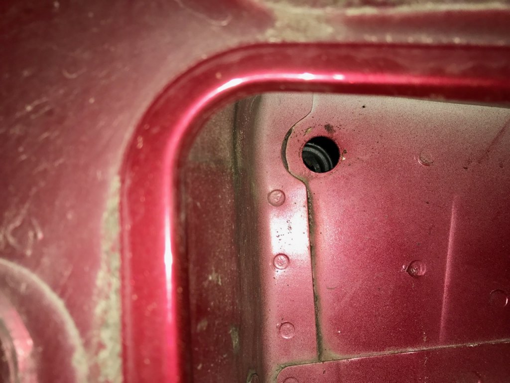 LR3 DRAIN TUBE.jpg