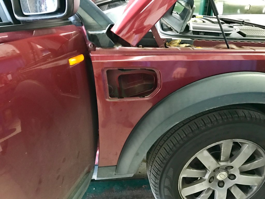LR3 FENDER VENT.jpg