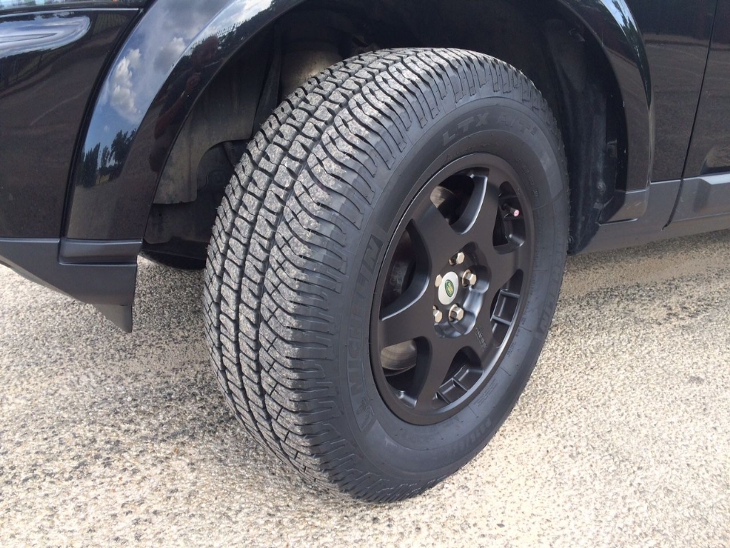 LR4%20black%20compo%20with%20jrod%20lift%20wheel_1.jpg