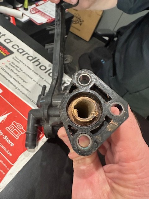 OEM LR122710 Crossover 4.5K miles - Connection.jpg
