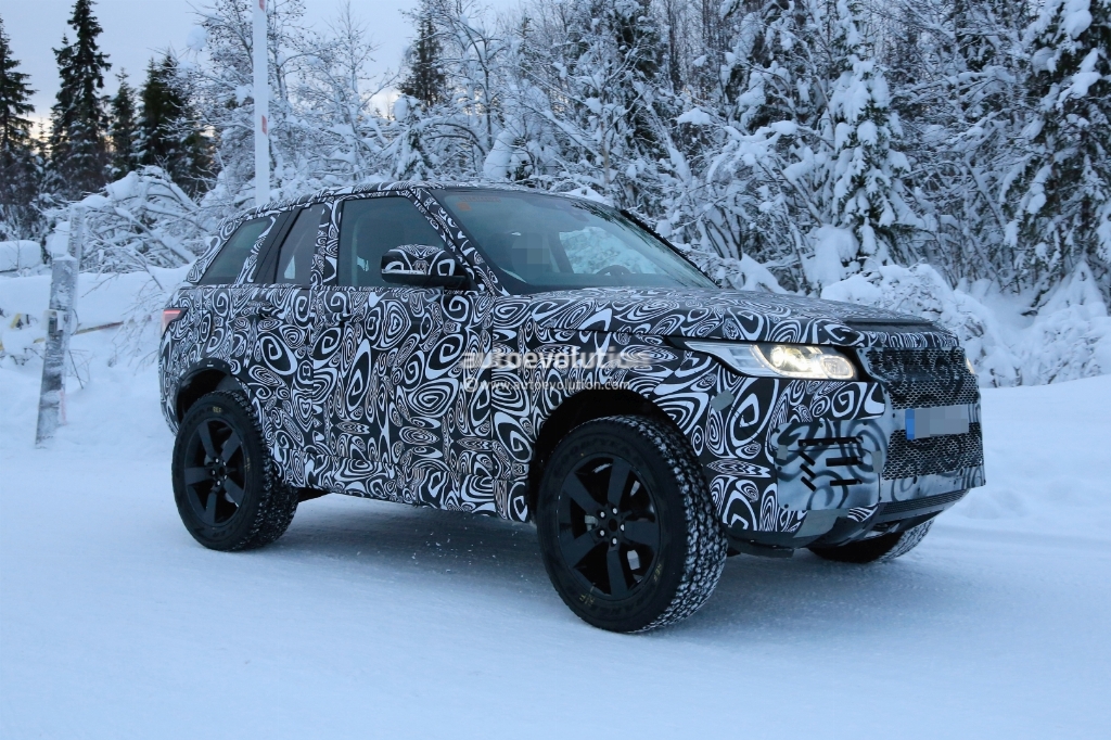 r-makes-spyshot-debut-as-petite-test-mule-122694_1.jpg