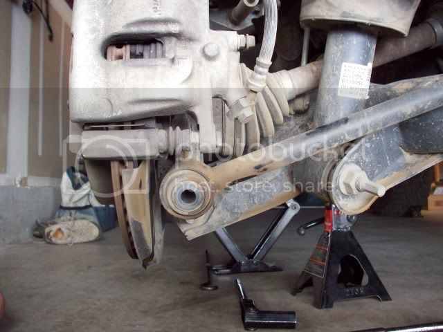 RearLowerControlArmBolt001.jpg