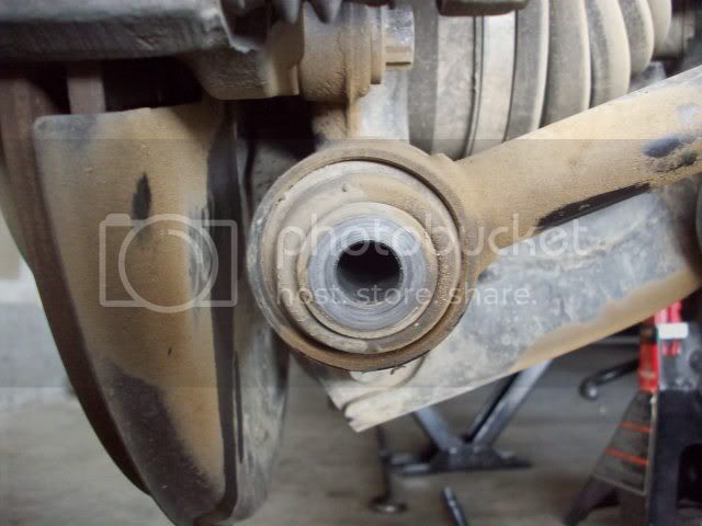 RearLowerControlArmBolt002.jpg