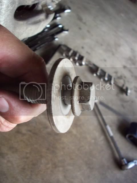 RearLowerControlArmBolt005.jpg
