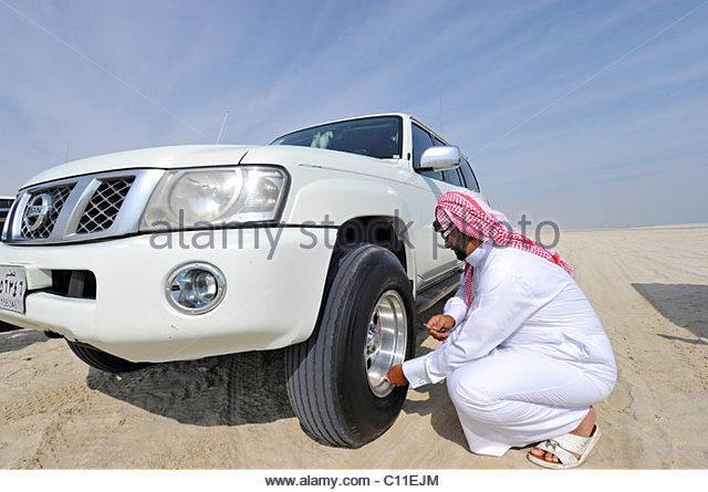 -the-tires-before-driving-in-the-sand-dunes-c11ejm.jpg