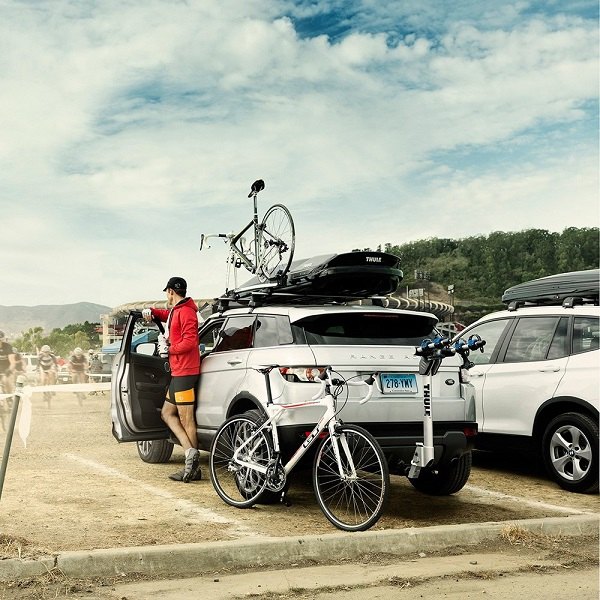 thule-roof-rack-system-on-silver-range-rover.jpg