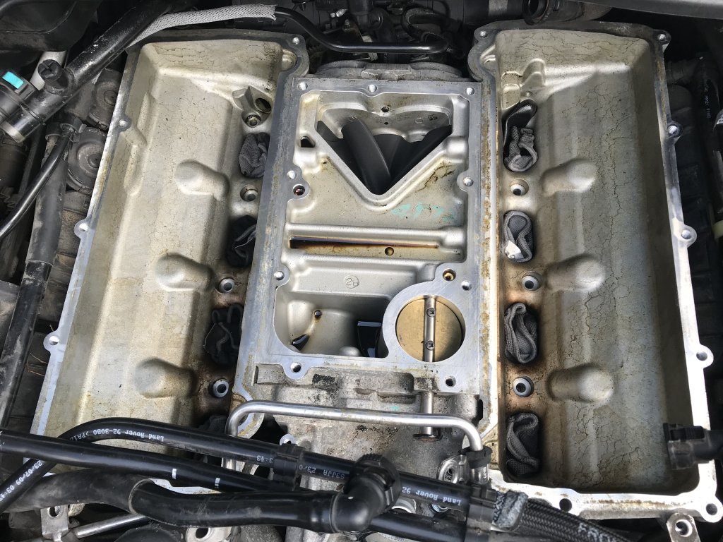top pic of inside supercharger 2010 Ranger Rover 5.0L SC.jpeg