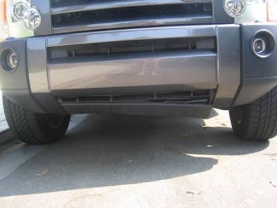 LR3 cracked front undercarraige guard small.JPG