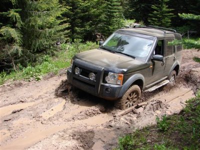 LR3 through mud at Liberty.jpg