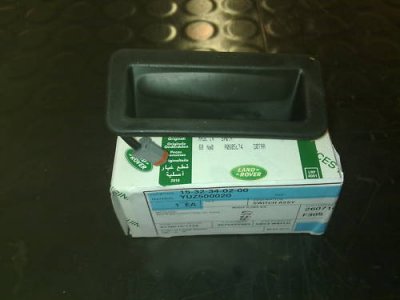 Rear upper hatch door handle latch part YUZ500020 box view.jpg