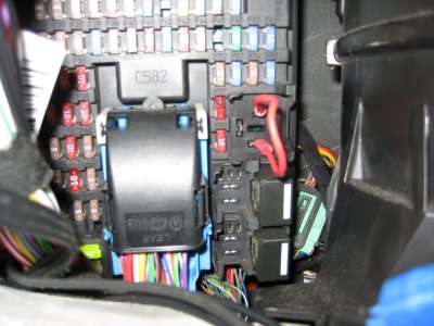 LR3 CJB Relay R1 jumper permanent aux sockets.jpg