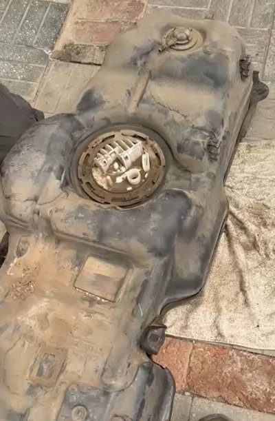 Dropped Fuel Tank_Old Fuel Pump.jpg