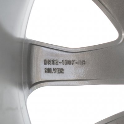 8.5Jx20EH2 IS47 five double spoke sparkle silver pn LR044848 label silver interior.jpg
