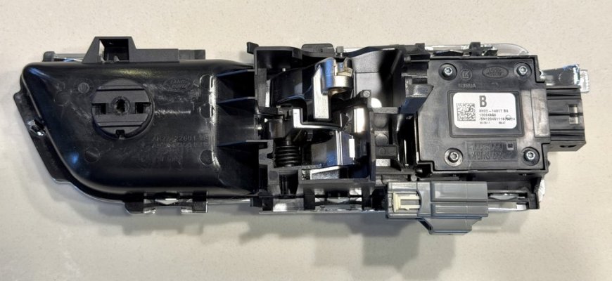 Door Latch LR4.jpg