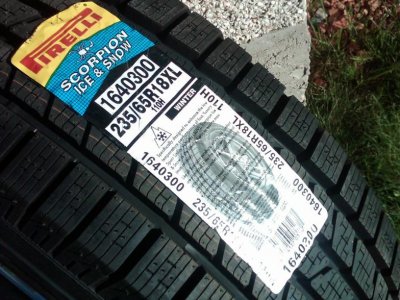 Pirelli Ice & Snow 235 65 R18 XL tyre sticker and tread.jpg