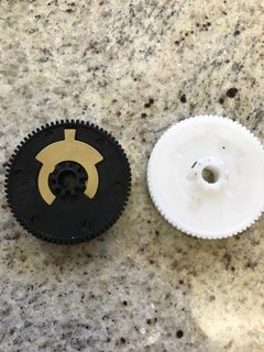 new and old gear with metal clip 3.JPG new and old gear with metal clip 3.JPG