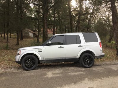 LR4 Black Wheels.jpg